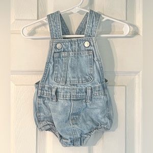 Old Navy Jean Shortall Romper for Baby (Size 6-12 Months)